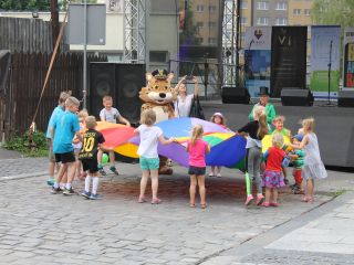 Strażnicy miejscy  podczas rodzinnego pikniku