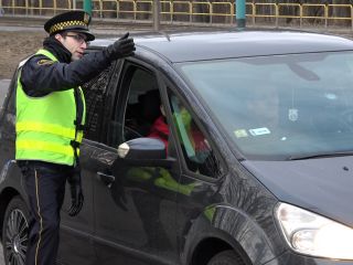 Strażnicy miejscy podczas zabezpieczenia meczu Polska - Korea Południowa