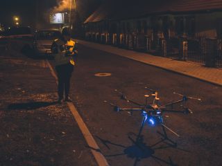 Nocny lot dronem z wykorzystaniem termowizji