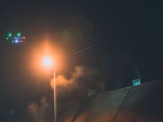 Nocny lot dronem z wykorzystaniem termowizji