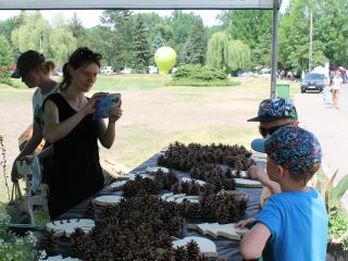 Uczestnicy pikniku rodzinnego Ekoodpowiedzialnie 2019