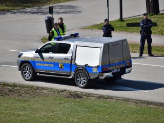 Policjanci i strażnicy miejscy