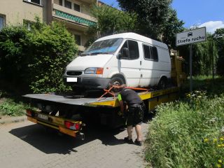 Auto retro, które trafiło na parking strzeżony