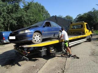 Auto retro, które trafiło na parking strzeżony