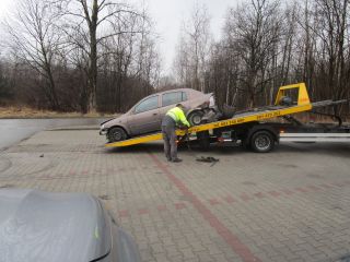 Auto retro, które trafiło na parking strzeżony