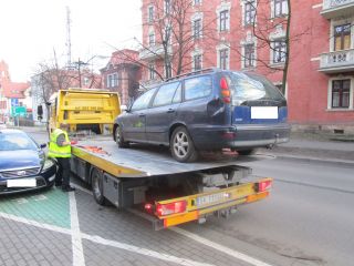 Auto retro, które trafiło na parking strzeżony