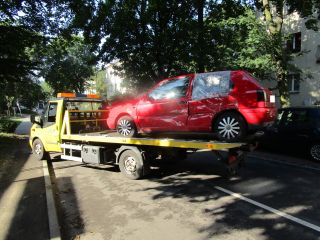 Auto retro, które trafiło na parking strzeżony