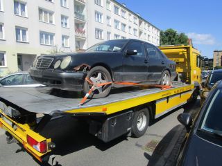 Auto retro, które trafiło na parking strzeżony