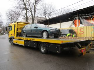 Auto retro, które trafiło na parking strzeżony