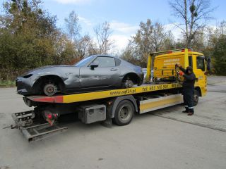 Auto retro, które trafiło na parking strzeżony