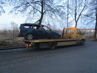 Auto retro, które trafiło na parking strzeżony