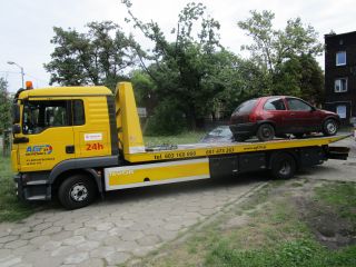 Auto retro, które trafiło na parking strzeżony