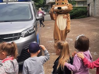 Bezpieczny przedszkolak - spotkanie maluchów ze strażniczkami miejskimi i maskotką  straży miejskiej Rysiem