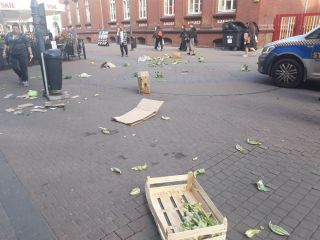 Zaśmiecone ulice- efekt nielegalnego handlu