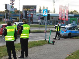 Strażnicy miejscy w rejonie skrzyżowania