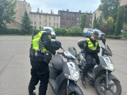 Patrol strażników miejskich na skuterach 